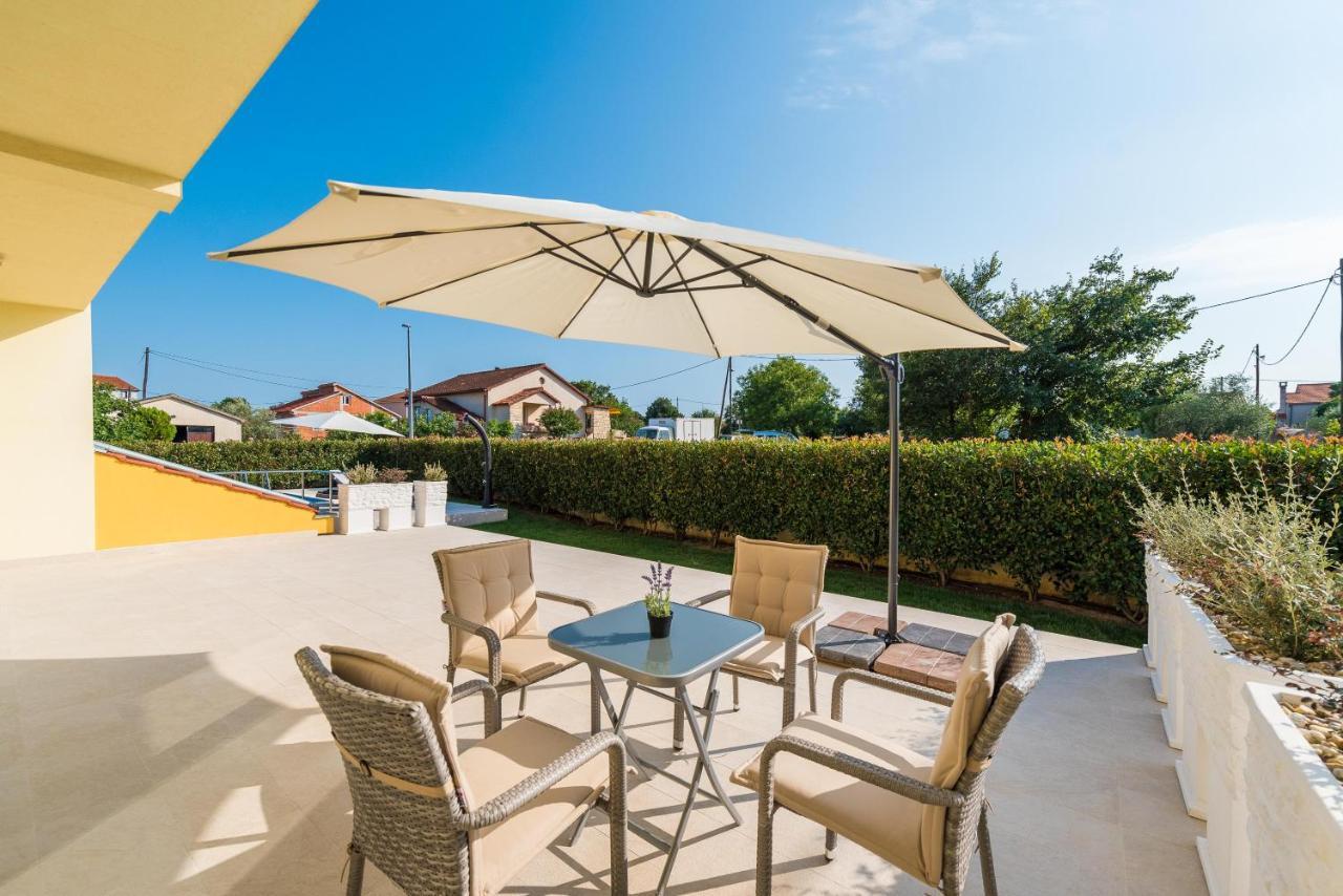 Villa Petra S Bazenom, Rostiljem I Parkingom Zadar Ngoại thất bức ảnh