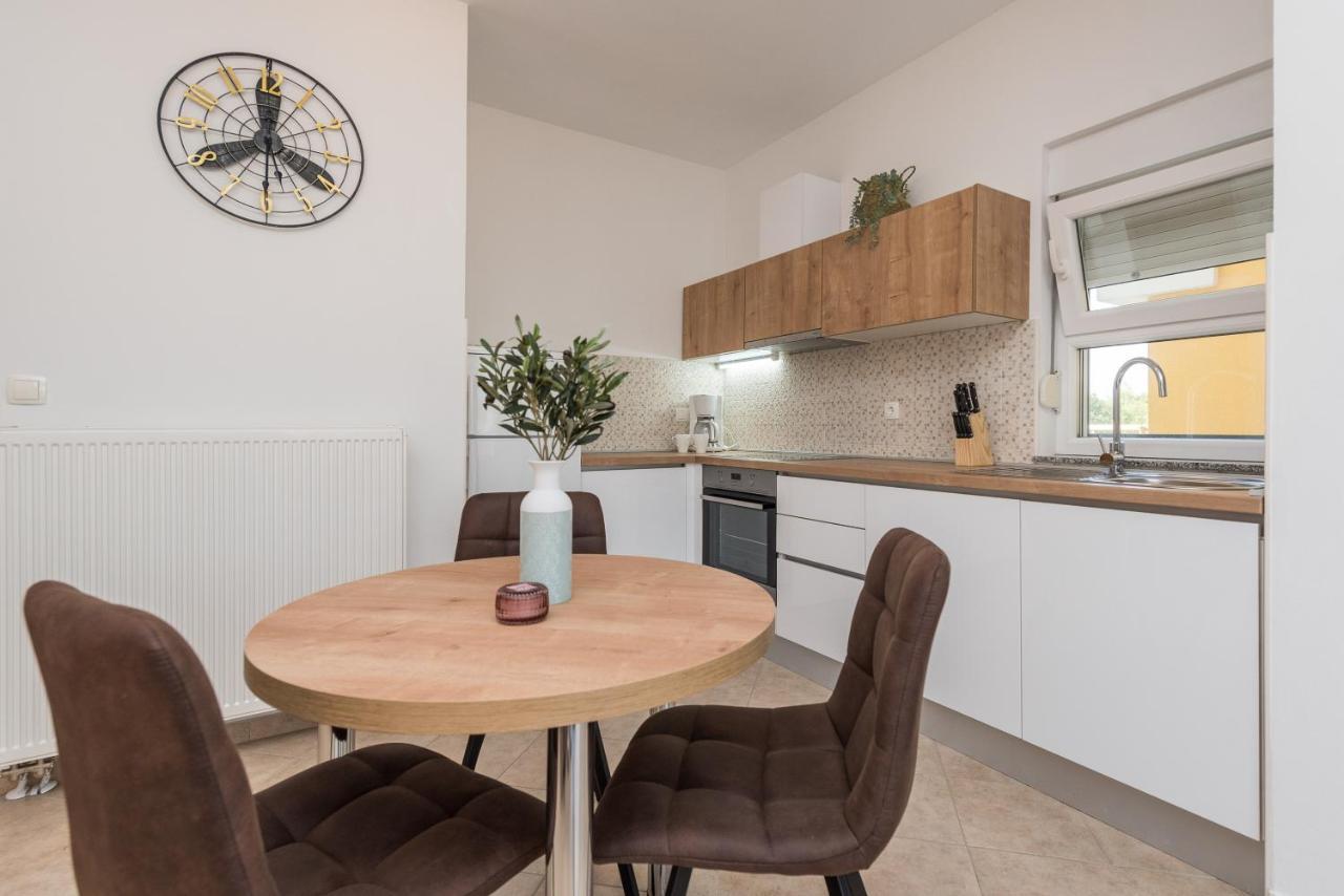 Villa Petra S Bazenom, Rostiljem I Parkingom Zadar Ngoại thất bức ảnh