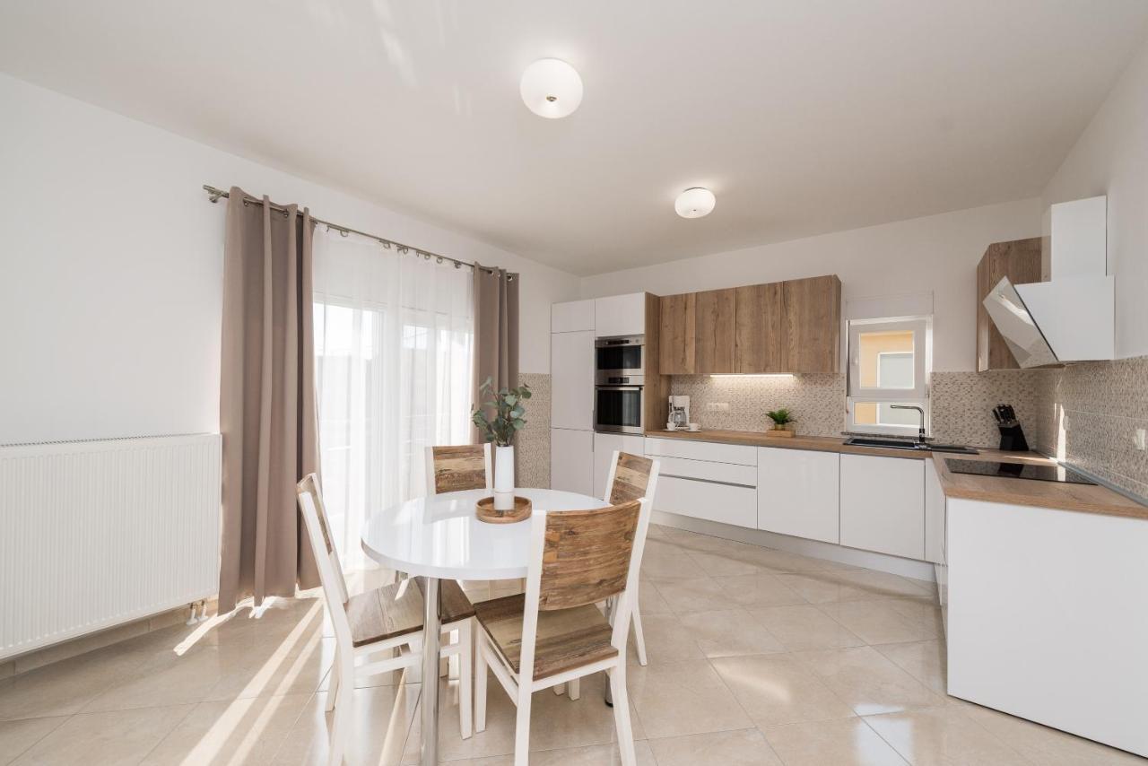Villa Petra S Bazenom, Rostiljem I Parkingom Zadar Ngoại thất bức ảnh
