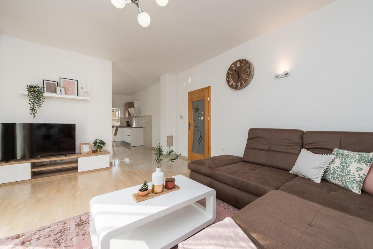 Villa Petra S Bazenom, Rostiljem I Parkingom Zadar Ngoại thất bức ảnh