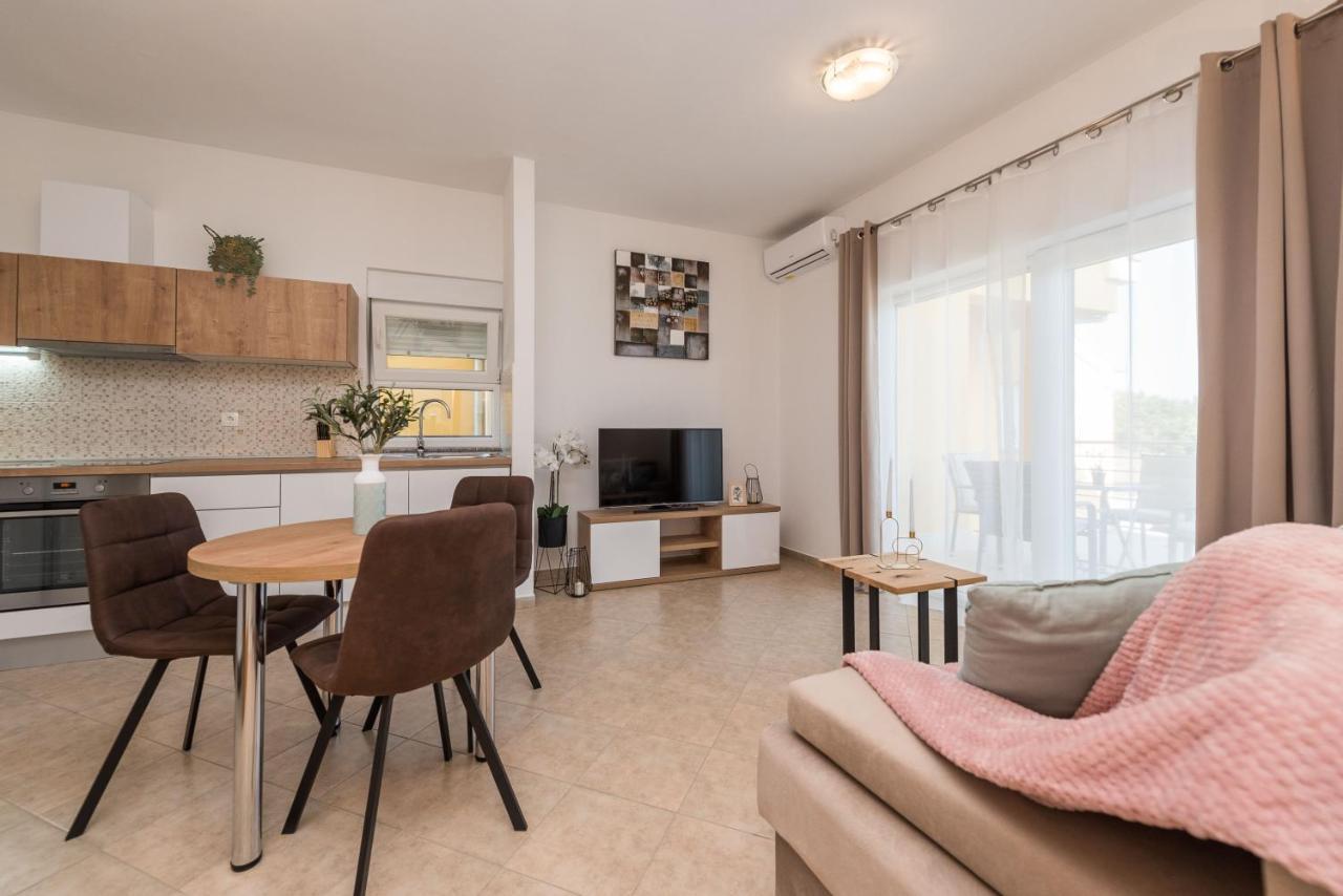 Villa Petra S Bazenom, Rostiljem I Parkingom Zadar Ngoại thất bức ảnh