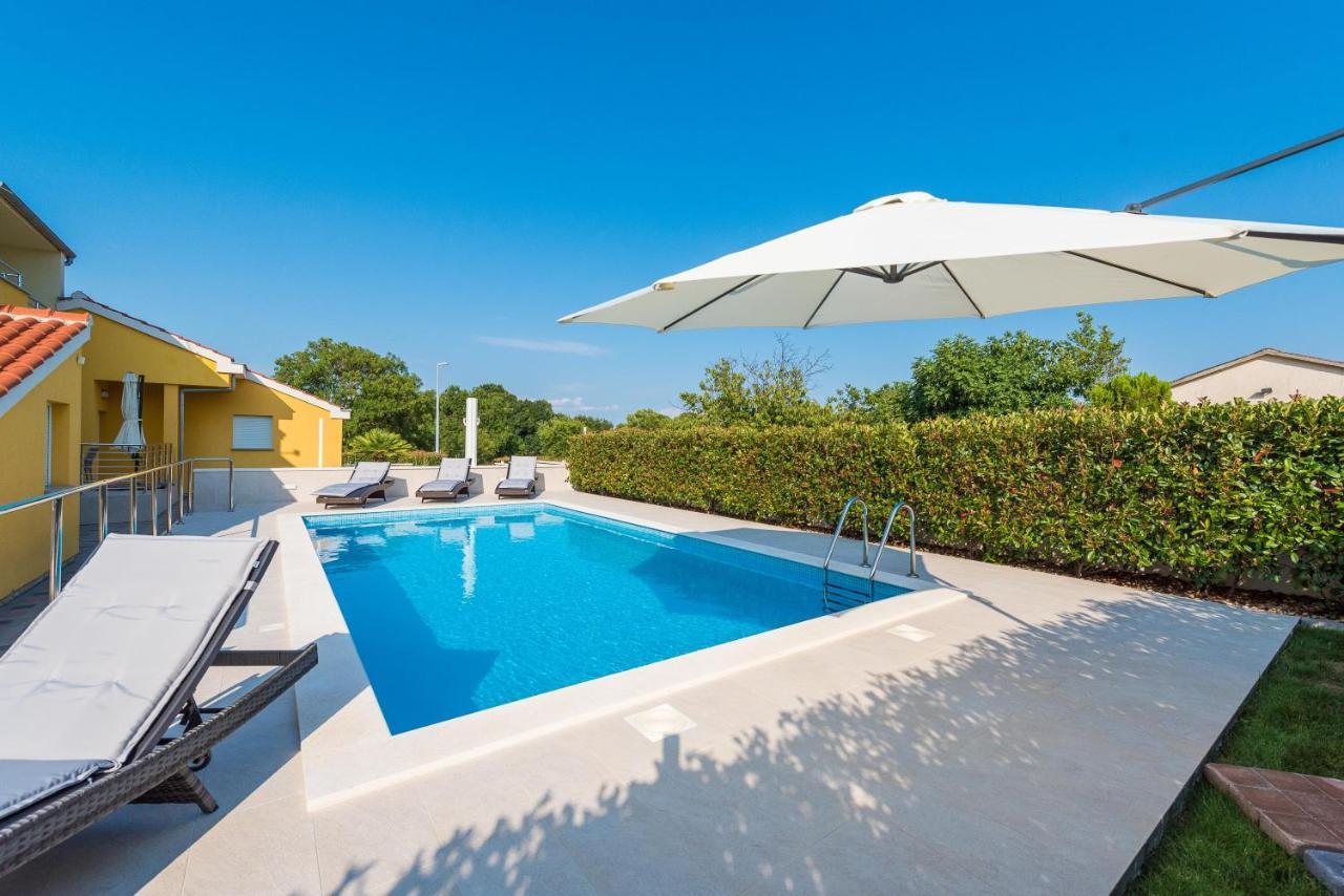 Villa Petra S Bazenom, Rostiljem I Parkingom Zadar Ngoại thất bức ảnh