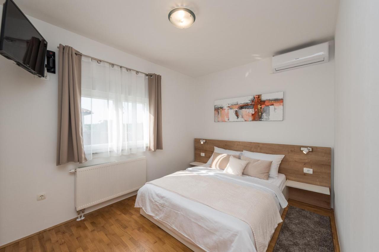 Villa Petra S Bazenom, Rostiljem I Parkingom Zadar Ngoại thất bức ảnh