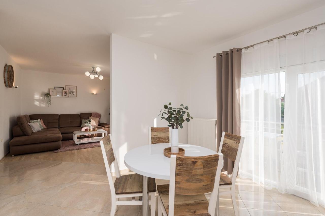 Villa Petra S Bazenom, Rostiljem I Parkingom Zadar Ngoại thất bức ảnh