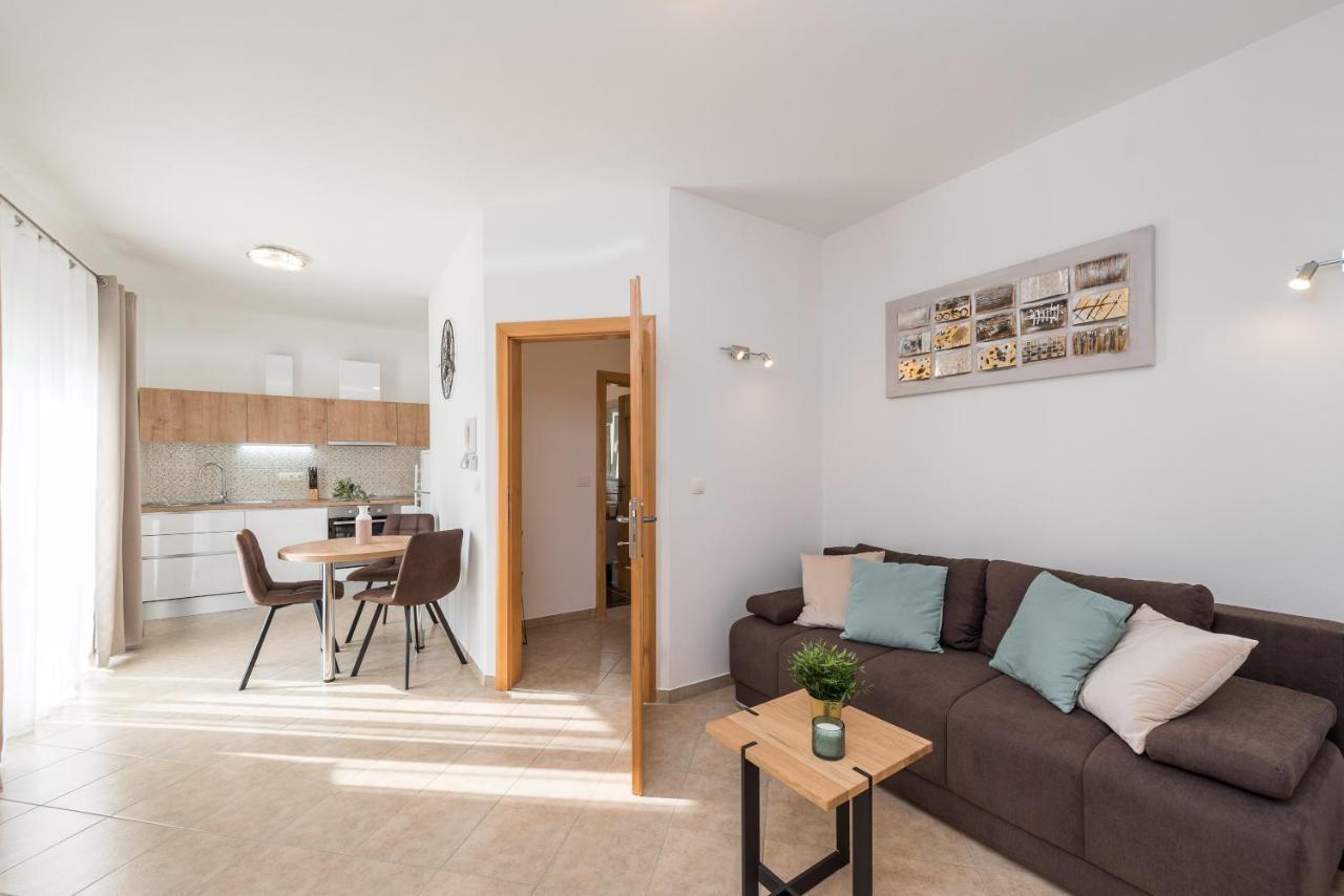 Villa Petra S Bazenom, Rostiljem I Parkingom Zadar Ngoại thất bức ảnh