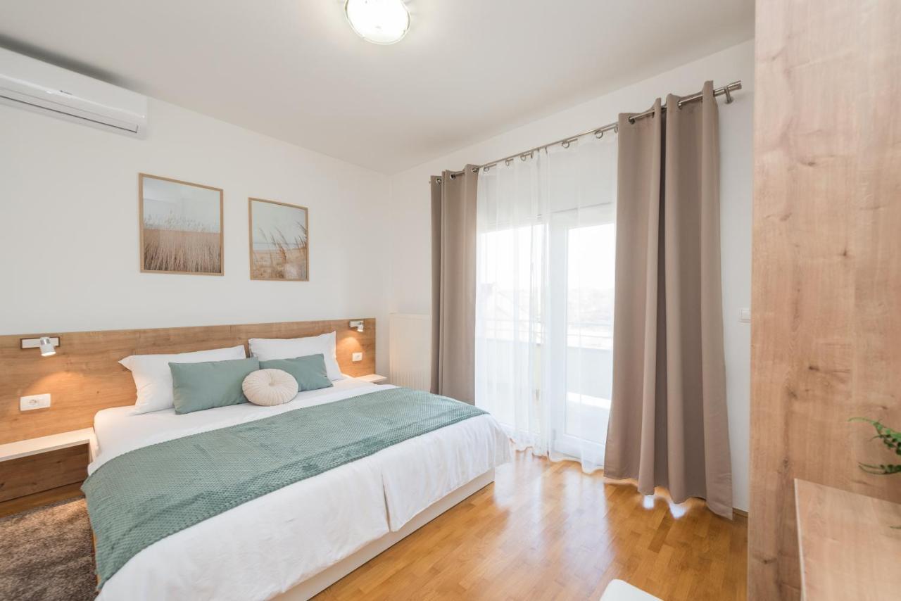 Villa Petra S Bazenom, Rostiljem I Parkingom Zadar Ngoại thất bức ảnh