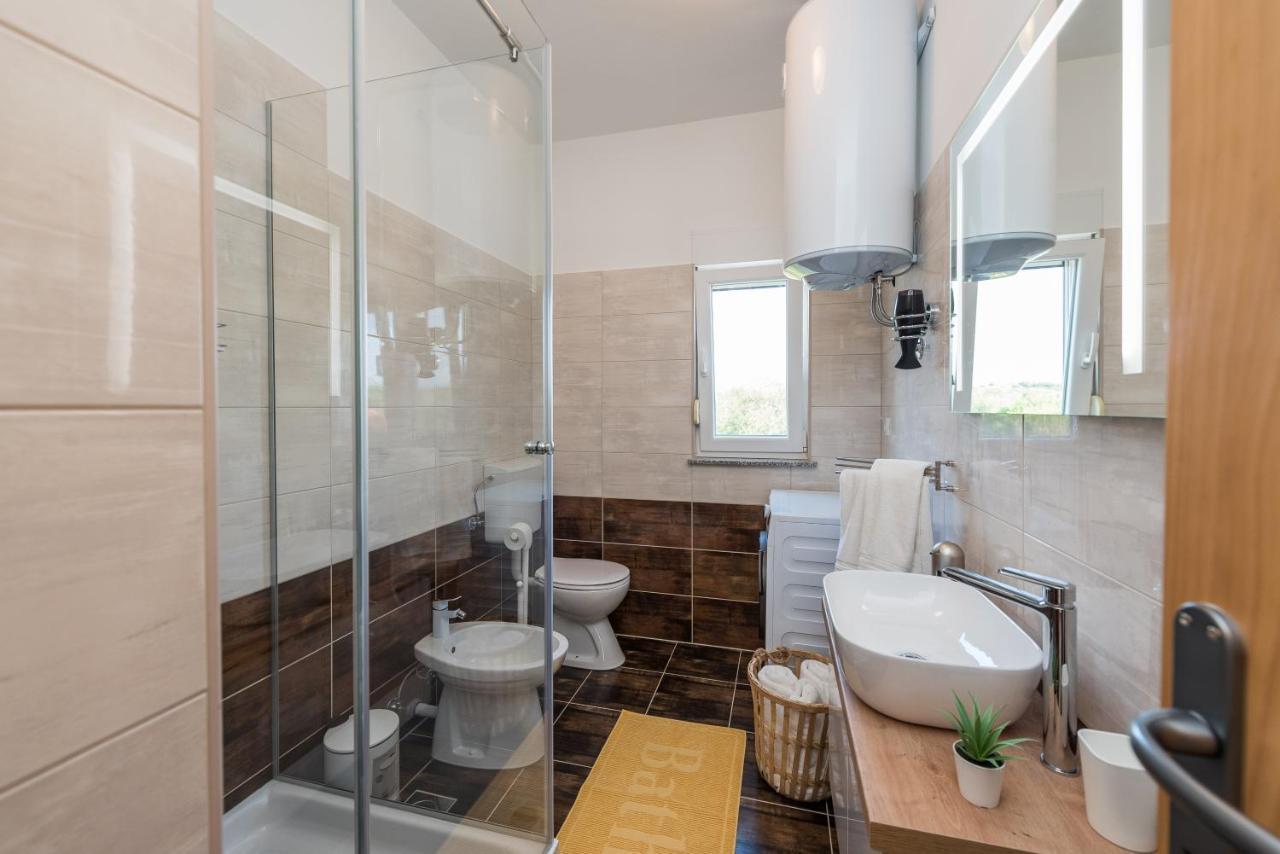 Villa Petra S Bazenom, Rostiljem I Parkingom Zadar Ngoại thất bức ảnh