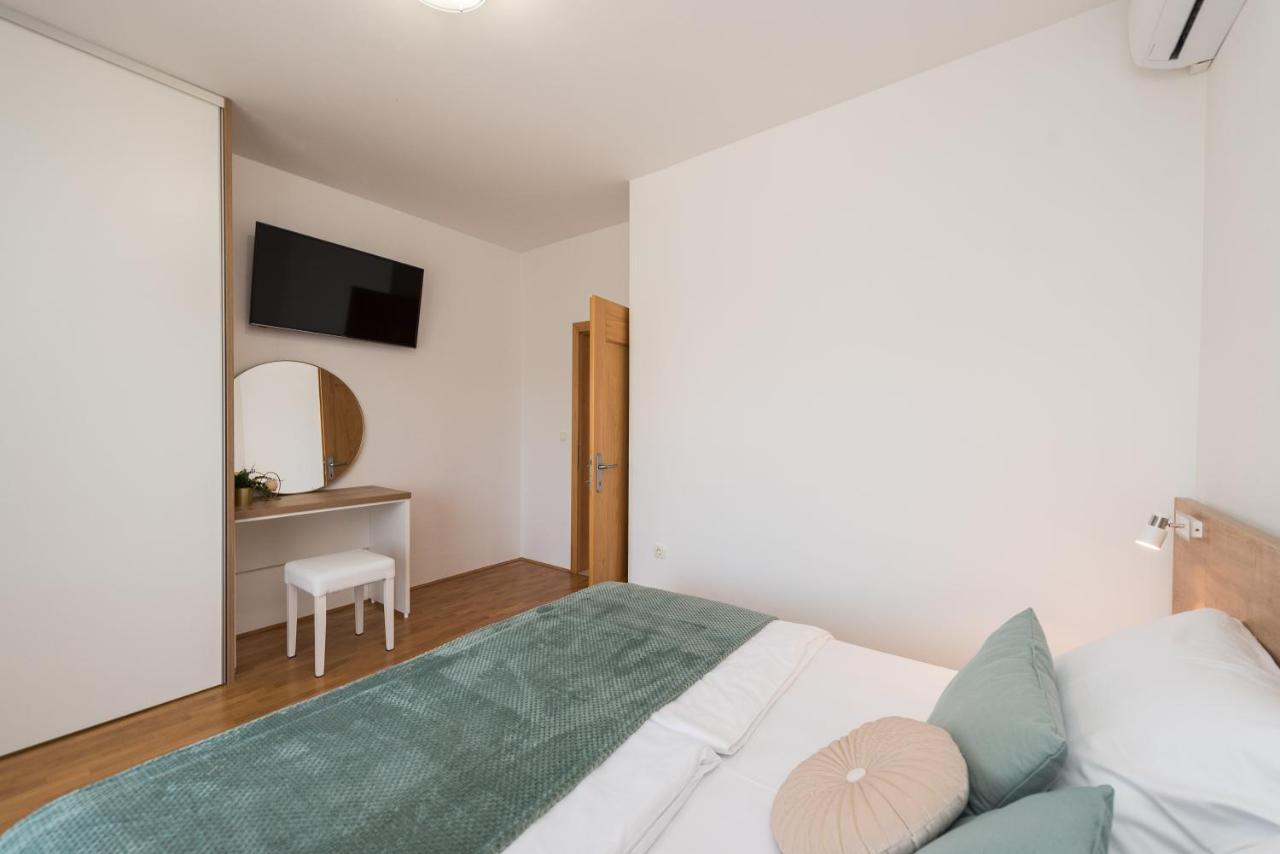 Villa Petra S Bazenom, Rostiljem I Parkingom Zadar Ngoại thất bức ảnh